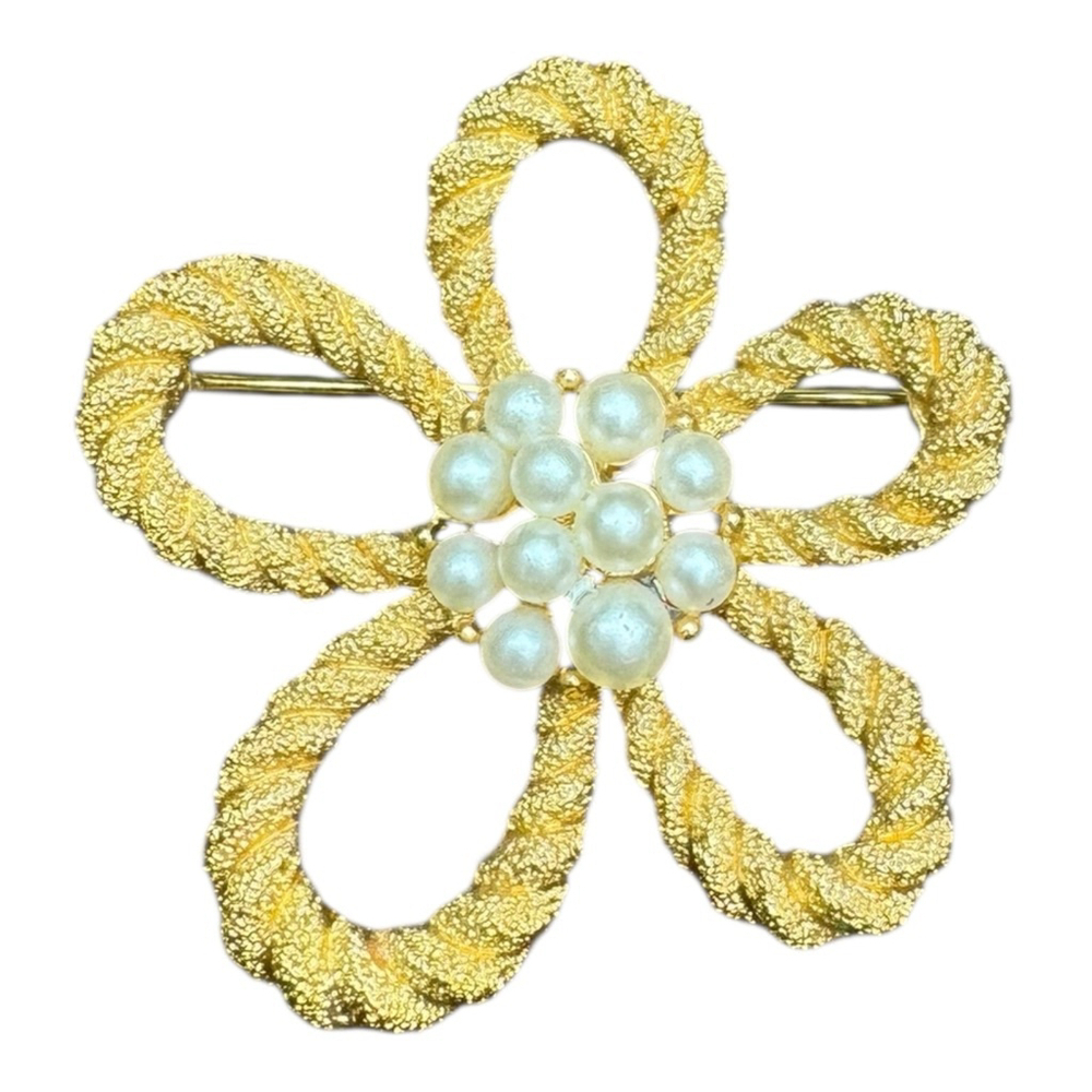 Women's Trifari Flower Brooch Gold Tone Faux Pearl